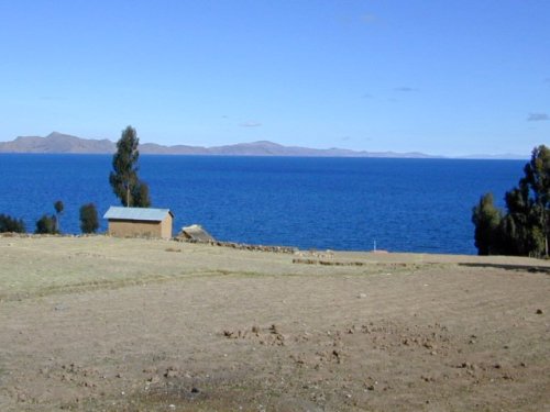 Le splendide bleu du Lac Titicaca tôt le matin! 