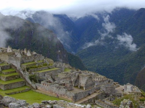 Machu Picchu dans les nuages 