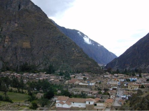 Village d'Ollantaytambo vue de la forteresse 