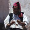 Homme qui tricote 