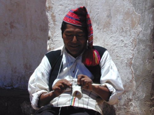 Homme qui tricote 