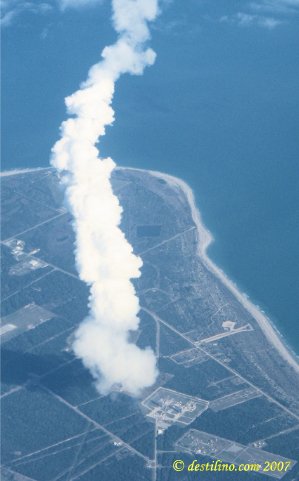 Lanchement d'un satellite de Cap Canavaral (vue de l'avion)