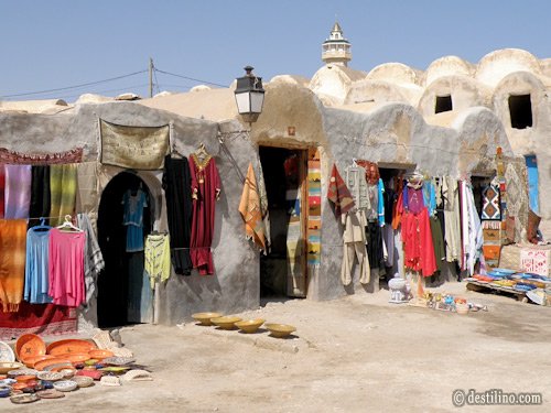 Visite de la ville de Medenine. Ksours berbères. Plusieurs boutiques