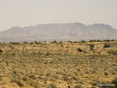 En route vers Matmata. La magnifique chaine de montagnes Dharer