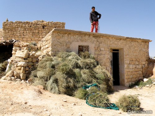 En route vers Matmata. Arrêt dans une maison de Berbères