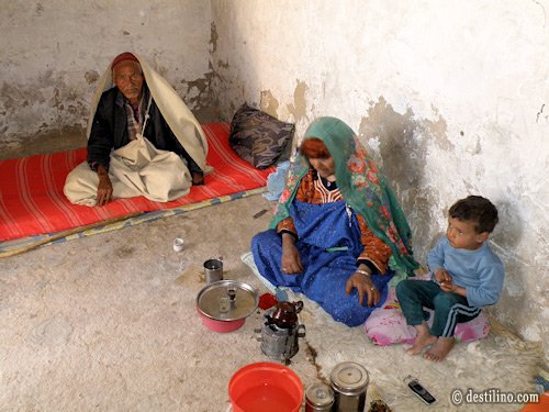 En route vers Matmata. Arrêt dans une maison de Berbères