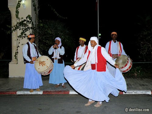 Douz. Souper spectacle de folklore berbère. Hôtel El Mouradi Douz