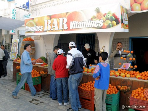 Visite du marché de Djerba. Bar vitamines :o)