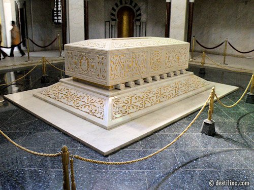 Visite du mausolé Habib Bourgiba. La tombe de Habib Bourgiba