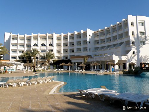 Arrivée en fin d'après-midi à l'hôtel Marhaba Royal Salem