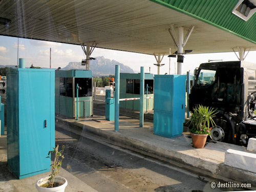 En route vers Tunis, poste de péage