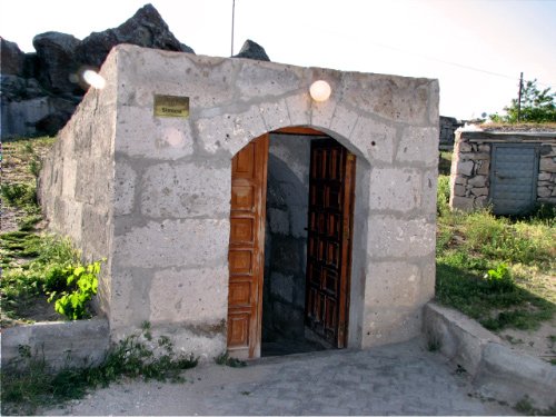 Saratli - La ville souterraine. L'entré