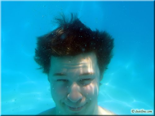 Kevin dans la piscine du Sol Papagayo