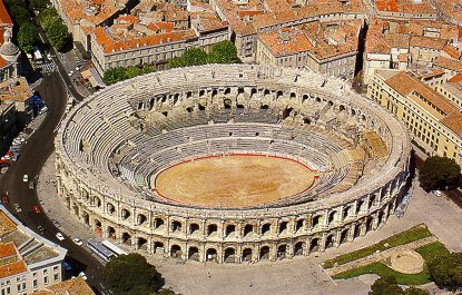 Les arènes de Nîmes (carte postale)